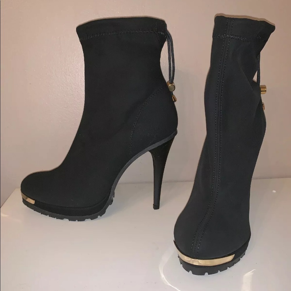 Nila&Nila Black Toggle Ankle Boot Stretch 4in heel